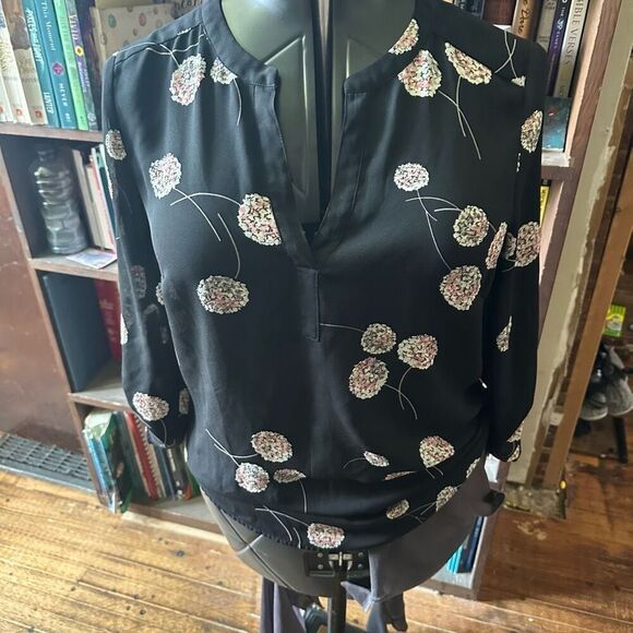 Daniel Rainn S split neck black hydrangea boho blouse - Picture 1 of 3